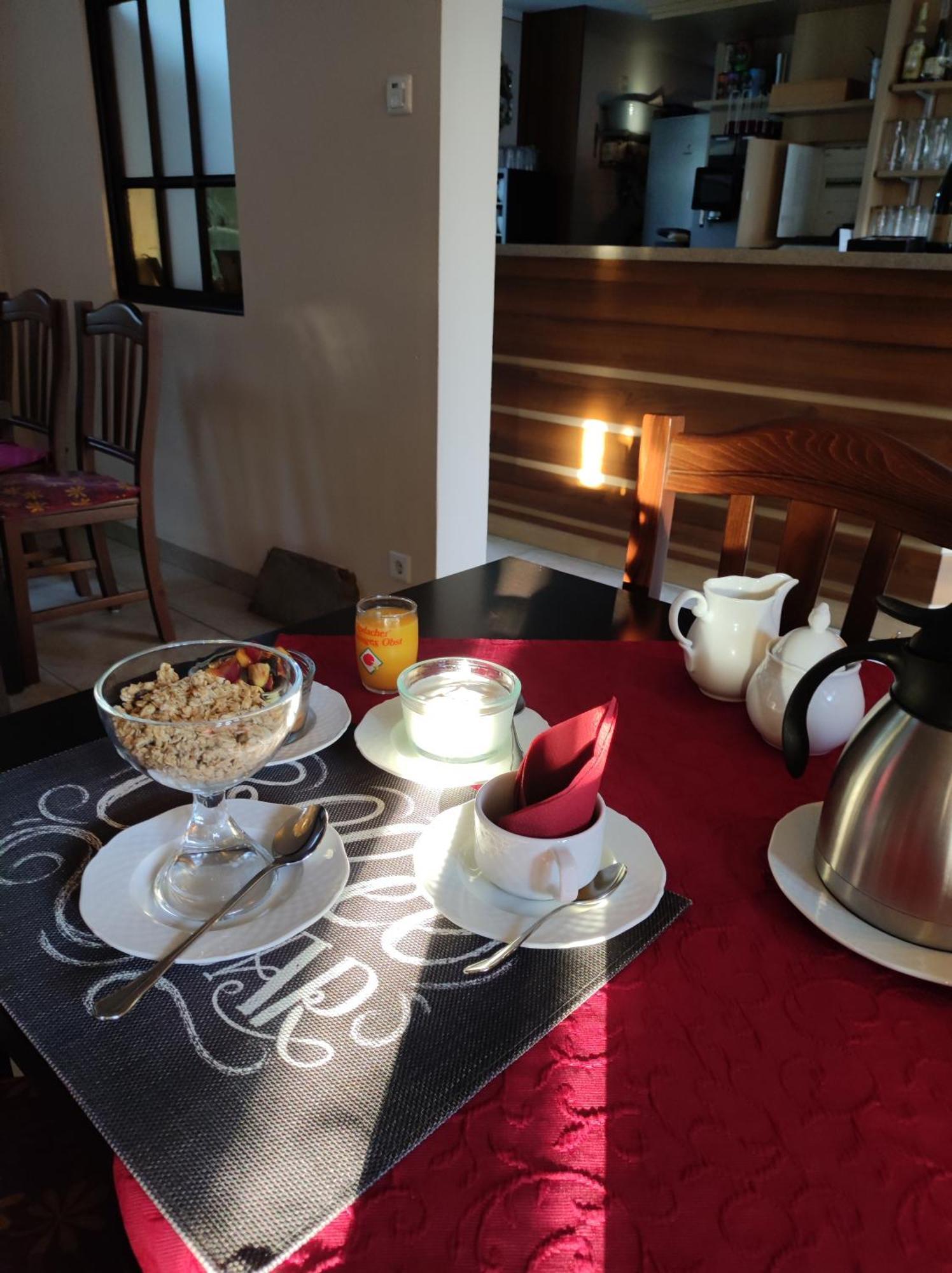 Cafe Im Hof- Bed & Breakfast Streufdorf Exterior photo