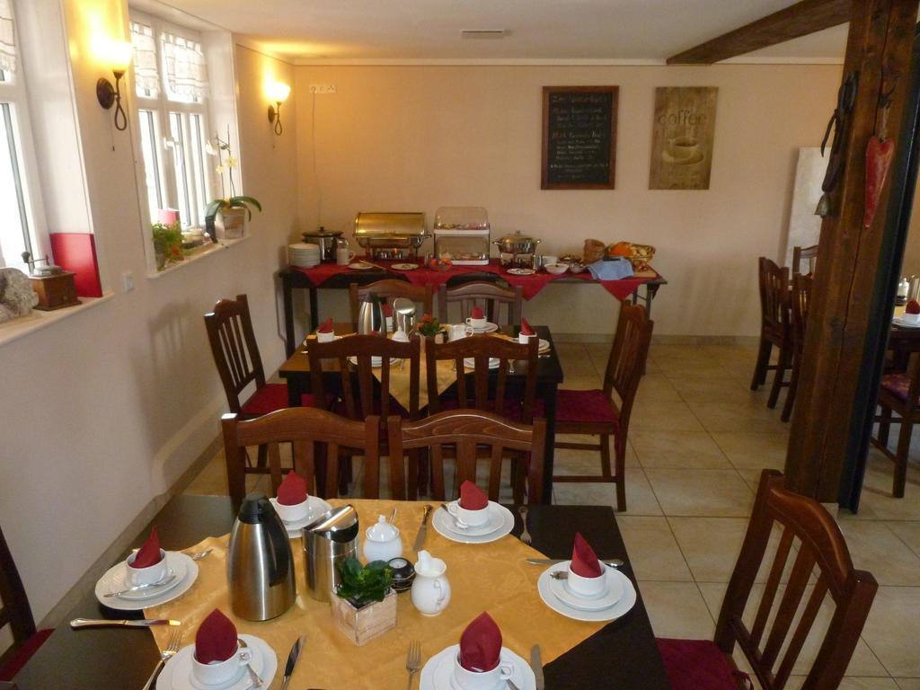 Cafe Im Hof- Bed & Breakfast Streufdorf Exterior photo