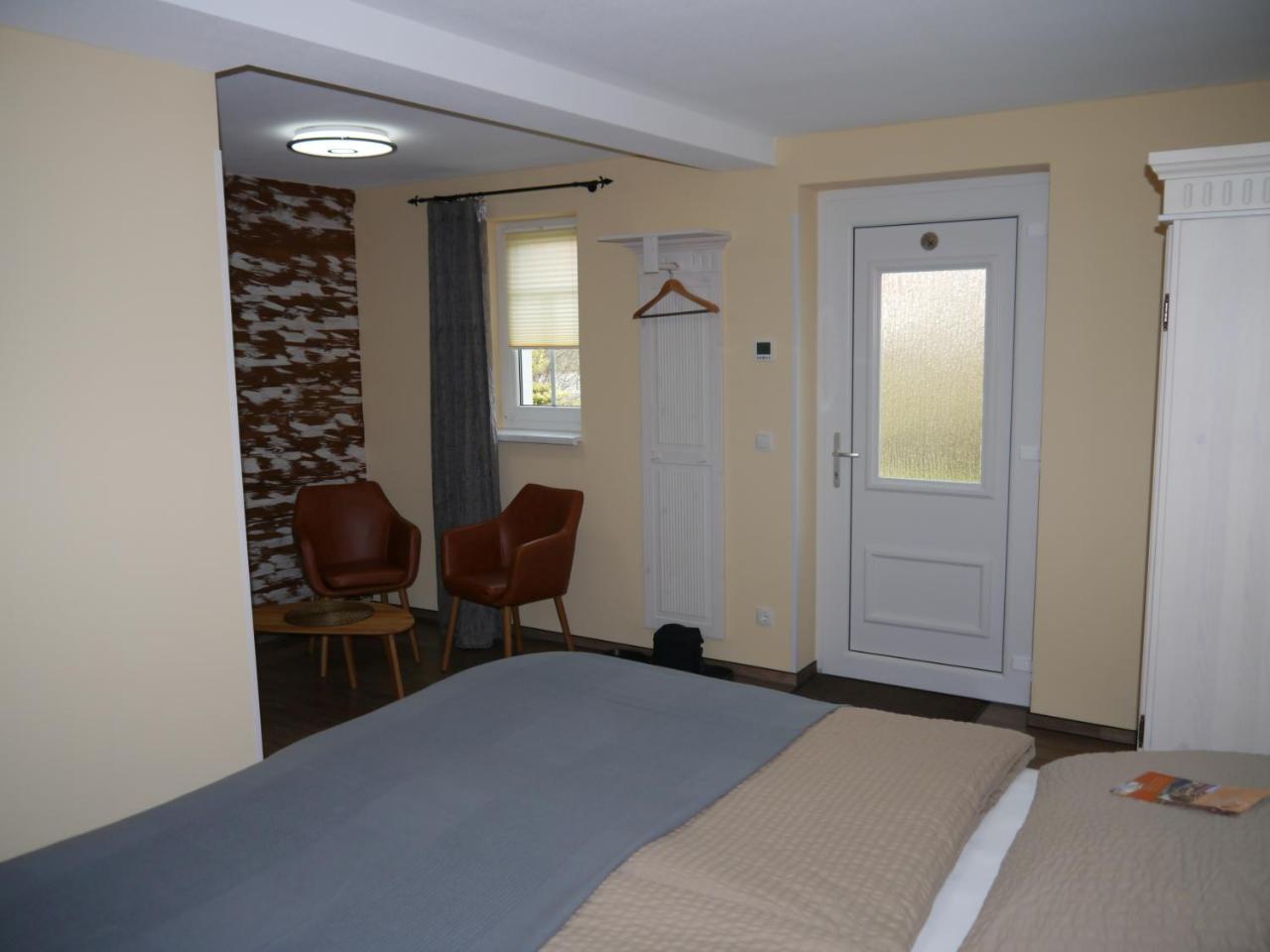 Cafe Im Hof- Bed & Breakfast Streufdorf Exterior photo