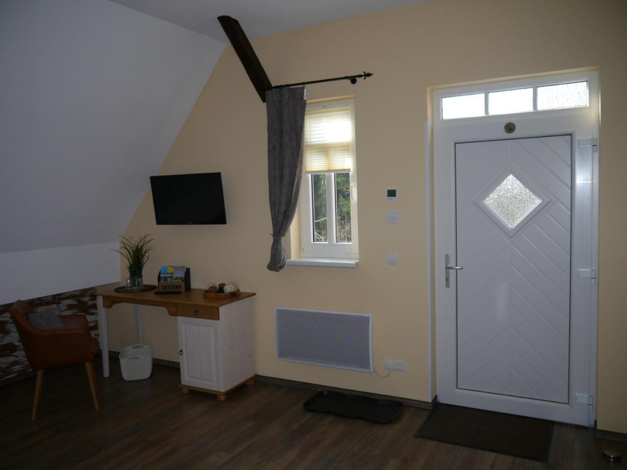 Cafe Im Hof- Bed & Breakfast Streufdorf Exterior photo